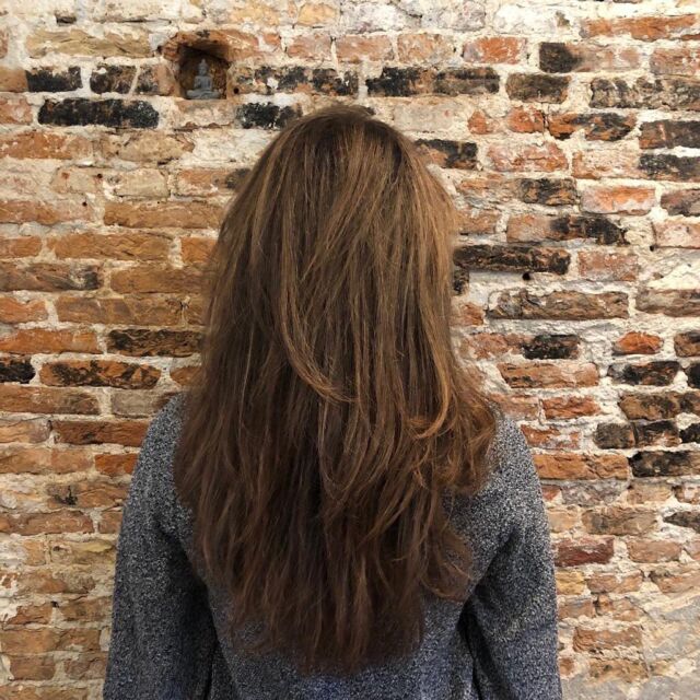 Schitterend bruin lang haar! ❤
#kapsalon #haarlemcentrum #kapperhaarlem #kapsel #kapper #haarlem #dameskapper #herenkapper #naturalhair #kleuren #haaratelier #hairdresser #hair #instahair #kleurspecialist #hairstylist #hairdresserlife #haircolor #hairsalon #hairstyling #hairexpert #hairartist #hairdressing #haircolorspecialist #haircolor #haircut #darkbrownhair #brownhair #longhair #healthyhair